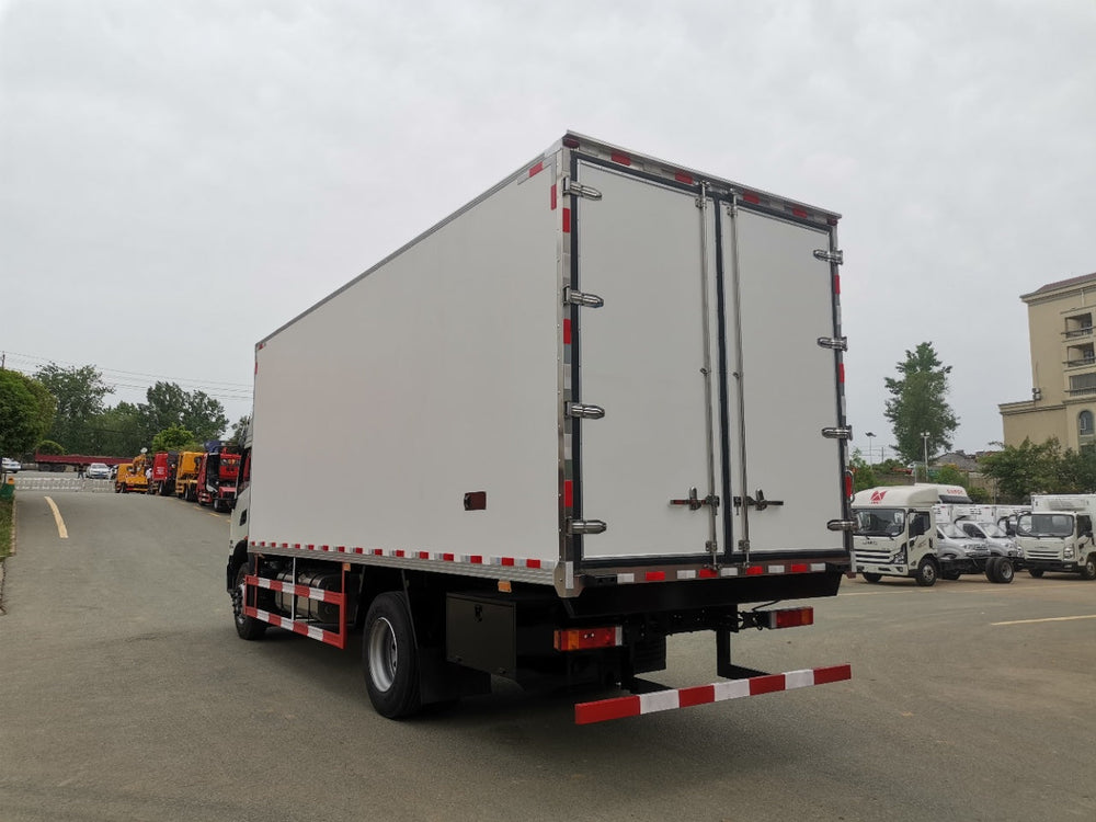 DongFeng 290HP Refrigerated Truck
