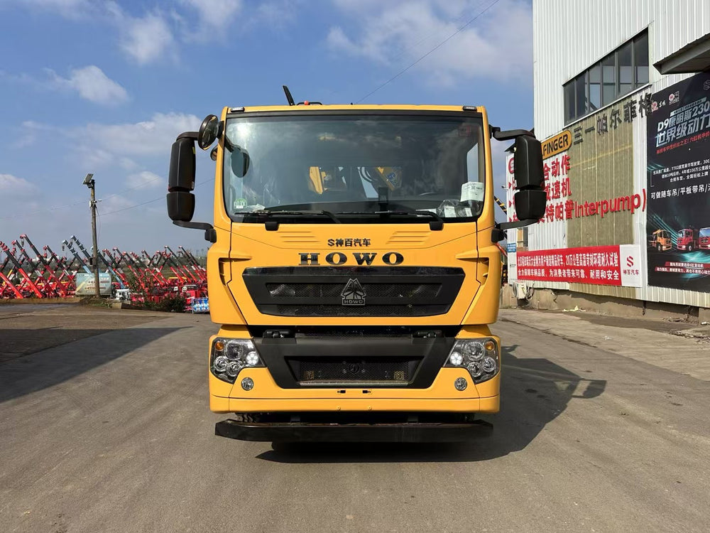Howo 4X2 8T  XCMG Knuckle Boom Crane