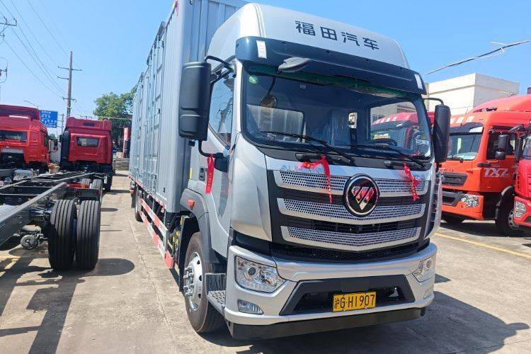 Foton Aumark S5 Box Truck - Front Side View (Silver)