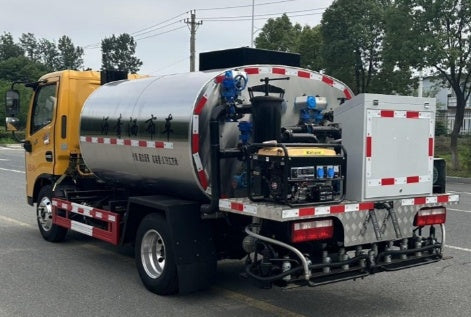 DongFeng 4.3m³ 150HP Asphalt Distributor Truck