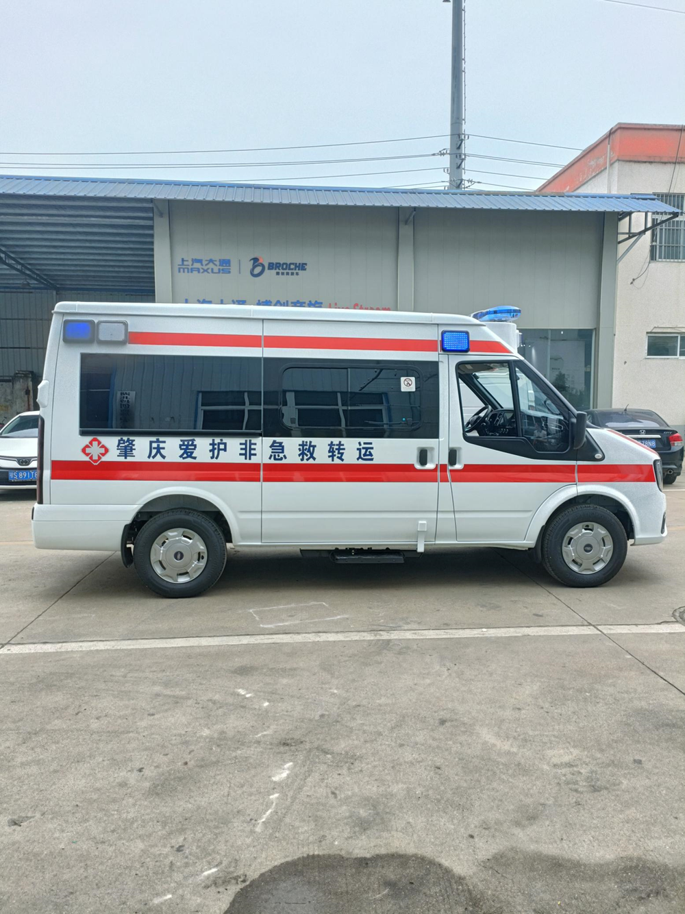 JMC Shunda Mid-wheelbase Mid-roof Diesel Patient Monitor Ambulance