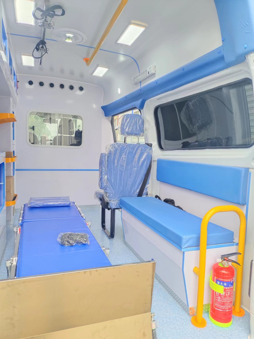 Ford Transit V362 Mid-wheelbase Mid-roof Diesel Emergency Ambulance
