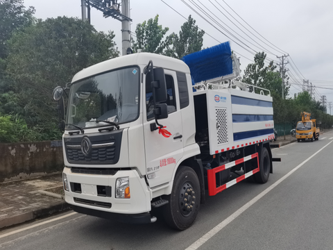 شاحنة تنظيف الأنفاق DongFeng سعة 12 مترًا مكعبًا